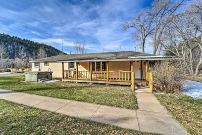 Image de Dolores Ranch Cabin w/ Hot Tub & 1-Acre Yard!