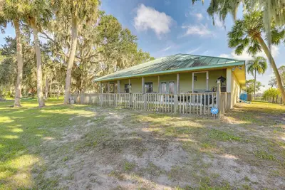 Image de On Lake Istokpoga: Lorida Home w/ Lanai!