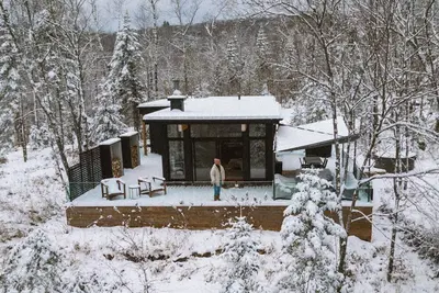 Image de Wolm Cabin a Scandi-inspired glass cabin near Mont Tremblant