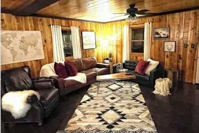 Image de Cozy Cottage - Minutes from Snowshoe Ski Resort!