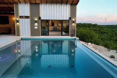 Image de Luxury North Texas Retreat--Partial Rental for 16--Pool/Spa/Sports Courts/Views