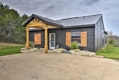 Image de Graford Cabin w/ Rooftop Deck & Lake Views!