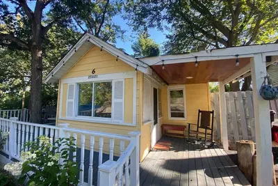 Image de The Yellow Cottage @ Cottages on Petite Lake