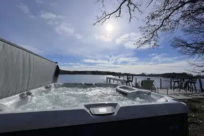 Image de #2 The Bluff House @ The Cottages on Petite Lake