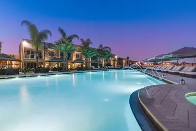 Image de Magical home near Disney exquisitely furnished, full kitchen and outdoor Patio.