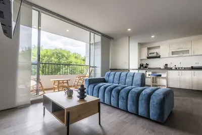 3 Bed 2. 5 Bath Modern Apartment in Laureles
