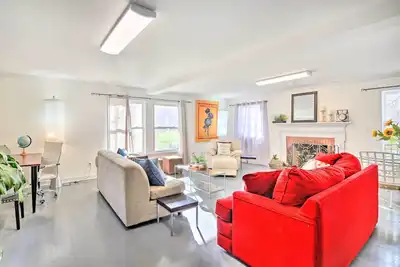 Image de Elegant Connecticut Home: Fireplaces, Pet Friendly