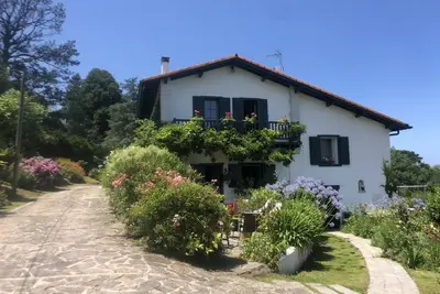 Image de T3 avec terrasse et jardin entre mer et montagnes