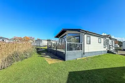 Image de Stunning 6 berth lodge with decking at Manor Park in Hunstanton ref 23064k