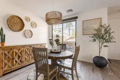 Image de Your home away from home awaits!