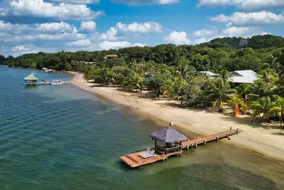 Image de White sand beach, 3 bedrooms house - walking distance to West End and West Bay