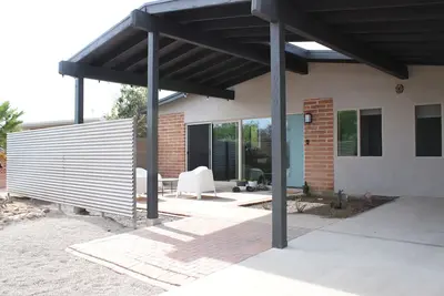 Image de Coop: Perfectly Curated Mid-Century