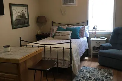 Image de Cozy Cabin by the Pond