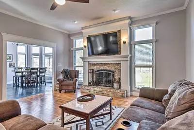 Image de Spacious Westfield Home w\/ Sports Complex On-Site