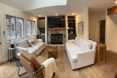 Image de 3 bedroom newly renovated ski townhouse with shuttle service