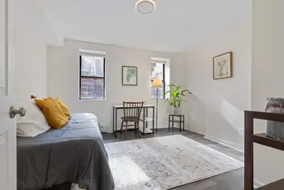 Fabulous Bk 3 bd w/ Pvt backyard.