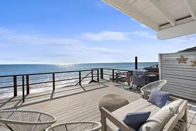Image de Cozy Beach Cottage On The Sand!