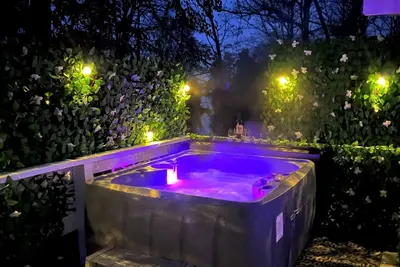 Image de Lovers' Lake View Oasis. Hot Tub, Wineries, Beach