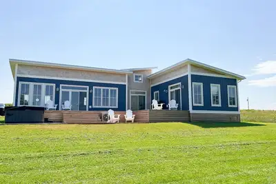 Image de New…Waterfront, Hot Tub, Private