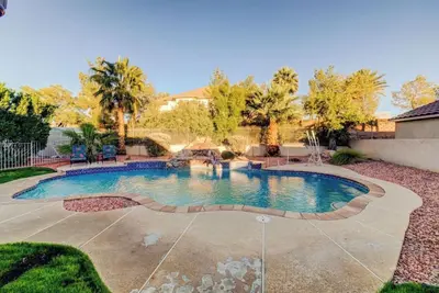 Image de Beautiful house with pool and hot tub!