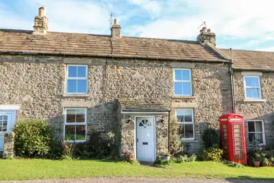 Image de 56 The Green, pet friendly, character holiday cottage in Richmond