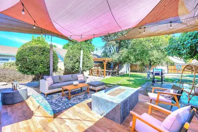 Image de 1919 Modern Craftsman Casita with Backyard Oasis - New Ac - Free Ev Charging