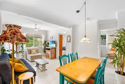 Image de Self contained two bedroom unit - 5 minute walk to the beach