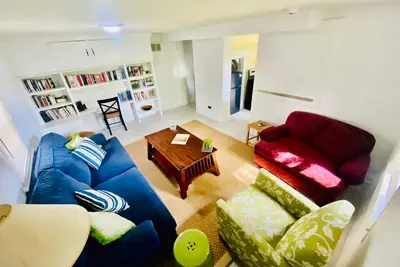 Cozy home amazing location walk to Uva/Stadium