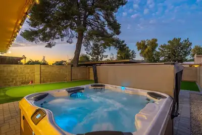 Image de Near Asu | Pets | Pool | King Beds | Hot Tub