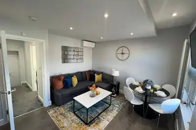 Image de North Finchley N12 - Vibrant 3Bedroom/2Bathroom Pet Friendly Flat with Aircondition and WiFi