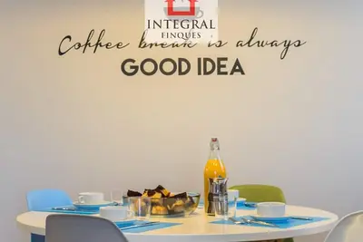 Image de Appartement Moderne à 100m de la Plage avec Climatisation, Wifi et Parking Inclus