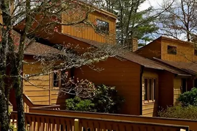 Image de Fairway Forest 1 bedroom · Sapphire Valley - One Bedroom Forest Retreat