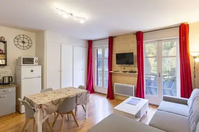 Image de Appartement rénové 4-6 pers, centre-ville Cauterets avec balcon et wifi, à 600m des pistes