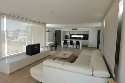 Image de Beach front Apartment