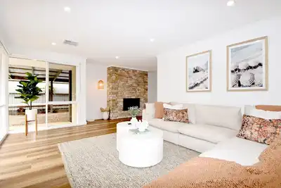 Image de This fantastically positioned beach side home (sleeping 9-11 guests)