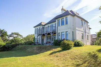 Image de White Horses, Bantham in South Devon, sleeps up to 16, short walk from the beach