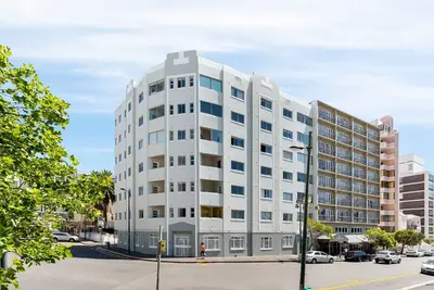 Image de Designer 2-Bedroom Space with Table Mountain Views