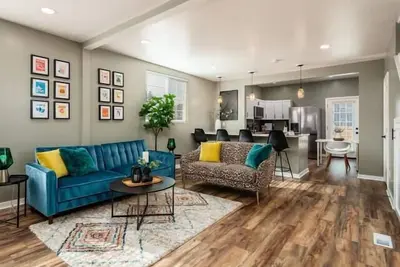 Image de Jenny's Palace In The Heart of Columbus!