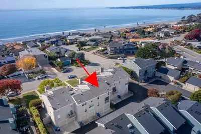 Image de One block from Beach! 30+ rental- 3/3 Near Seascape