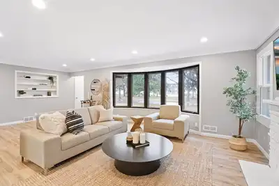 Image de New Updated + Modern Home in a Central Location