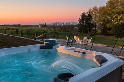 Image de Elegant Home, 6 bdrms & baths, handicap accessible ~ HotTub ~ Firepit & Wineries