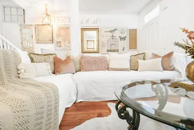 Rare Oasis w 5 bed in Pittsburgh- Instaworthy