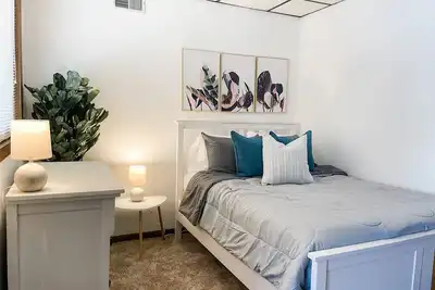 Image de Family-Sized Townhome near Minneapolis!