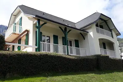 Image de Grande maison confortable avec vue exceptionnelle sur la montagne