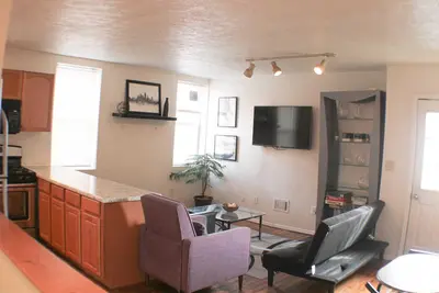 Image de Carey Way Quarters-Stylish 3br Loft-Prime Location