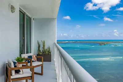 Image de Beautiful apartment King + 2 Queens Free parking