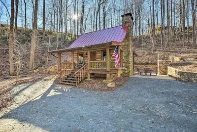Image de Over 6 Acres of Hiking Trails: Luxe Saluda Cabin!
