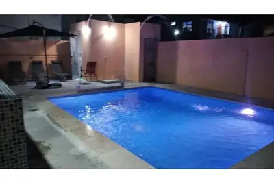 Image de Lovely 2- bedroom rental unit with pool