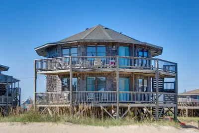 Image de Beach Break Cottage- Excellent Ocean Views- Steps to Beach- Community Pool