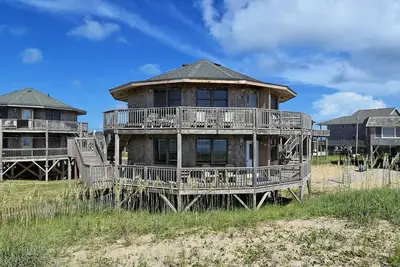 Image de Shore Break Cottage- Steps to Beach- Incredible Views- Community Pool